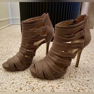 BCBGENERATION STRAPPY TAUPE STILETTO HEELS SIZE 7